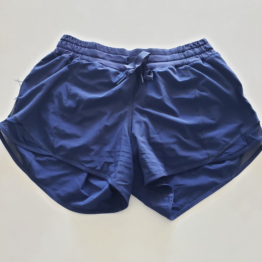 Lululemon hotty hot shorts, size 6
